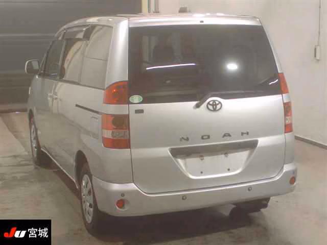 TOYOTA NOAH