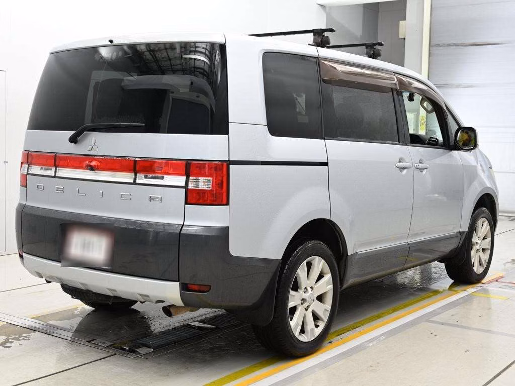 MITSUBISHI DELICA D:5