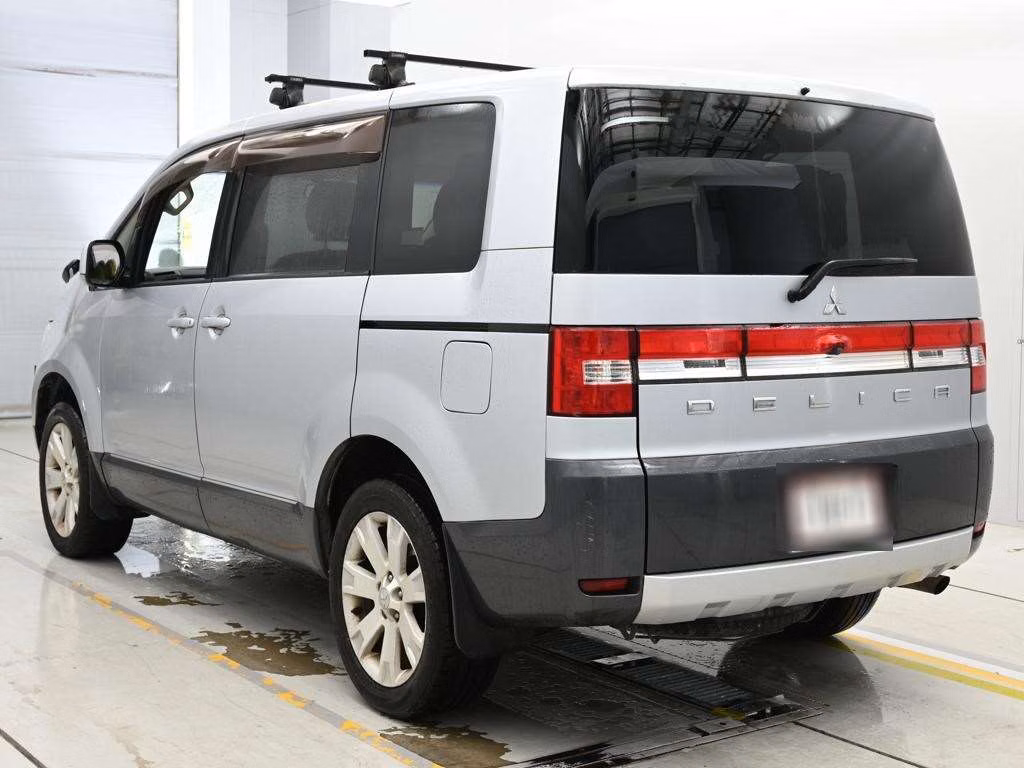 MITSUBISHI DELICA D:5