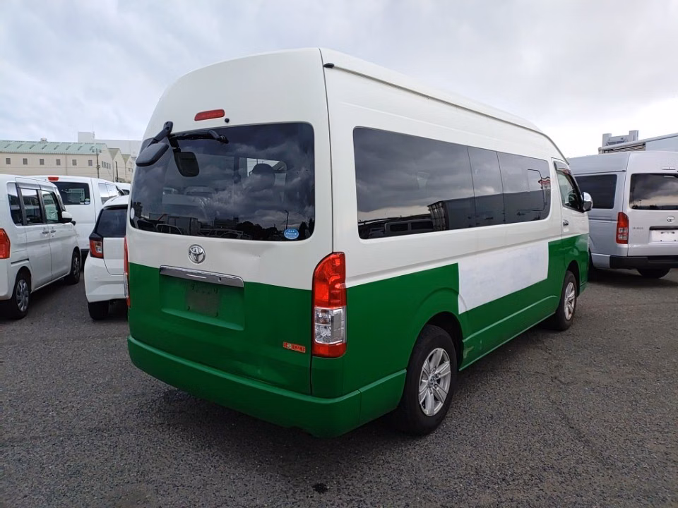 TOYOTA HIACE