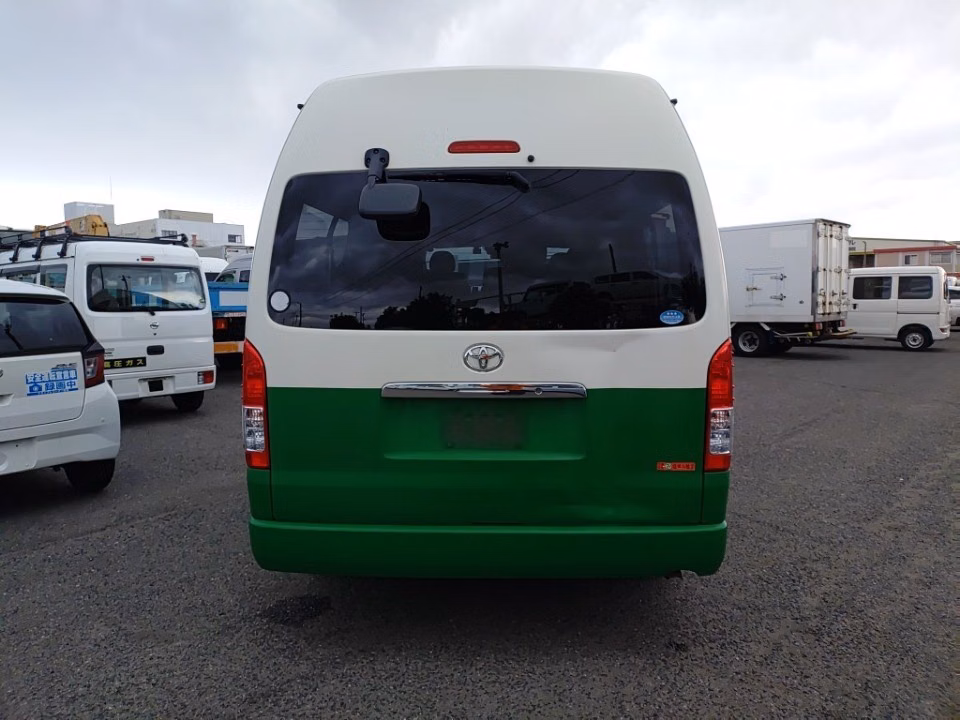 TOYOTA HIACE