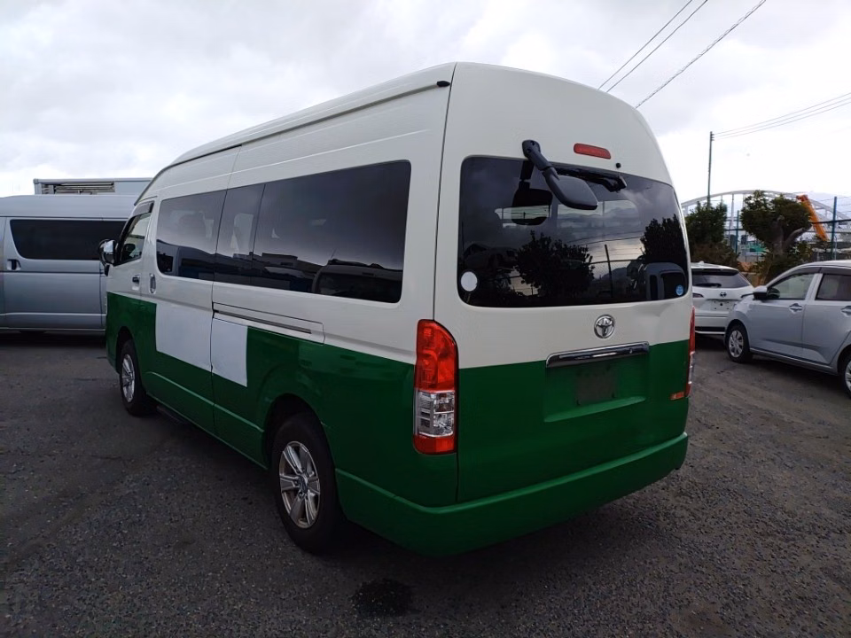 TOYOTA HIACE