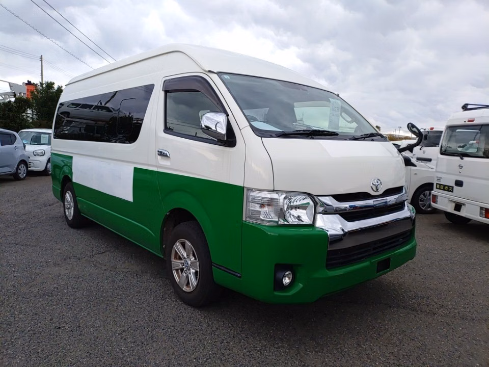 TOYOTA HIACE
