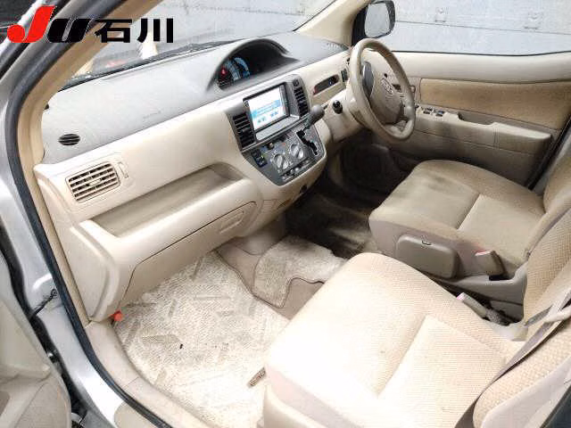 TOYOTA RAUM