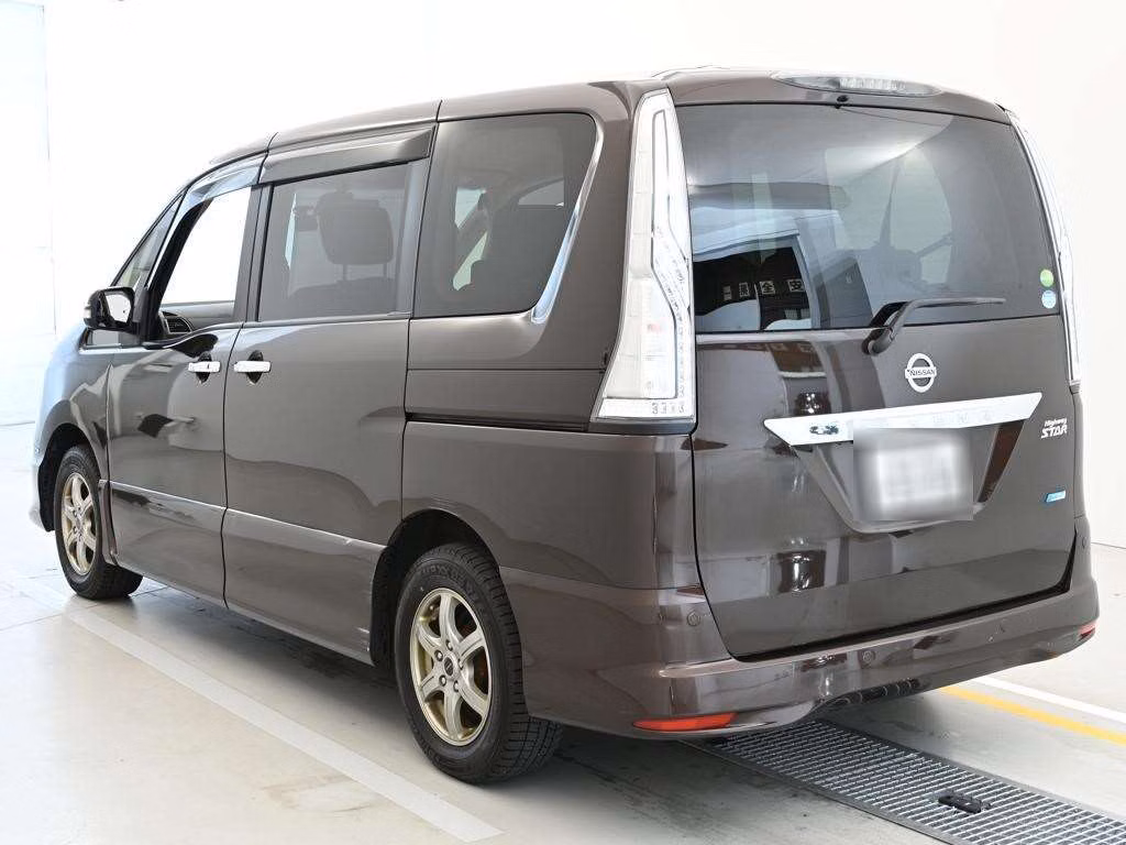 NISSAN SERENA