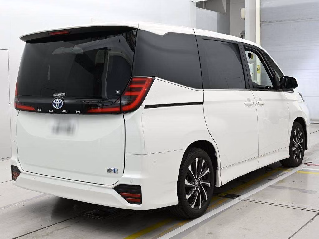 TOYOTA NOAH
