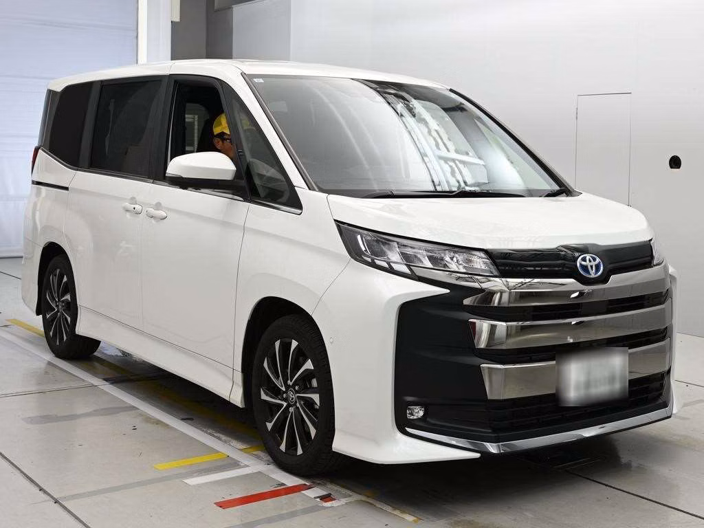 TOYOTA NOAH