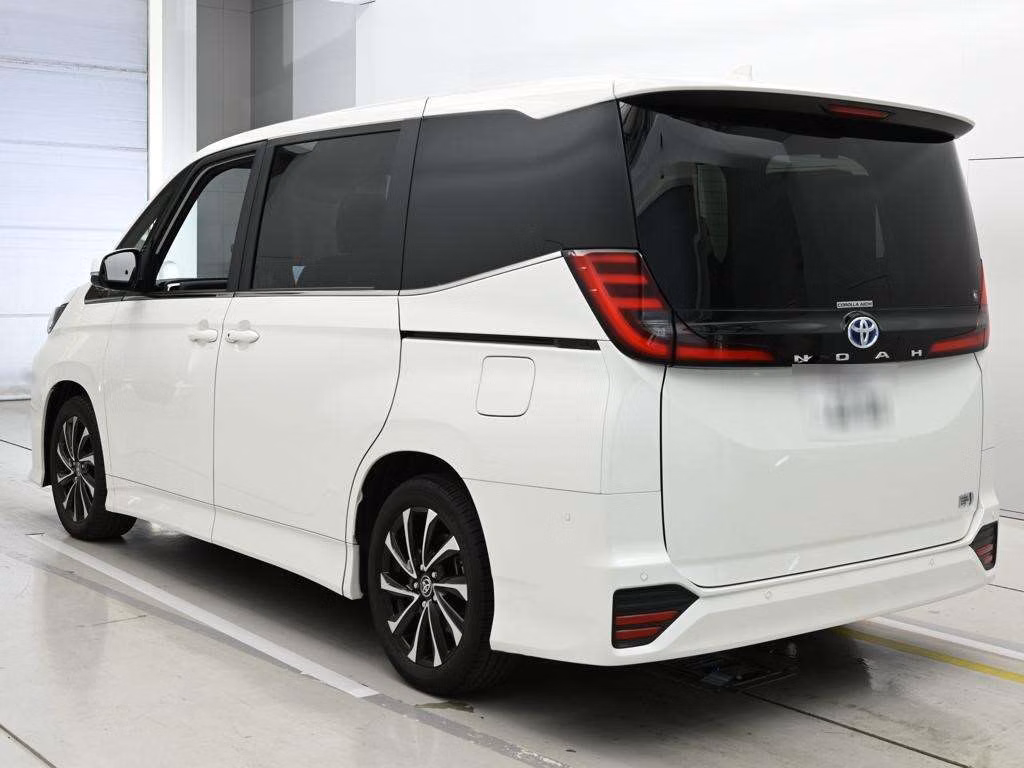 TOYOTA NOAH