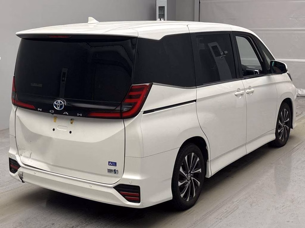 TOYOTA NOAH