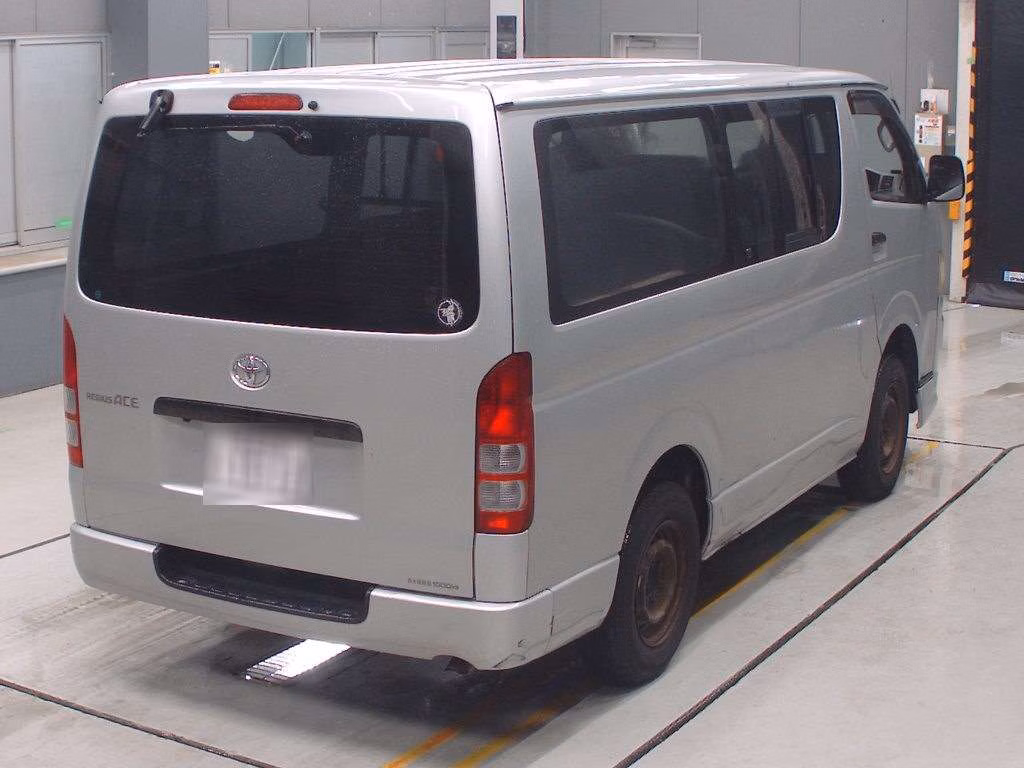 TOYOTA REGIUS ACE