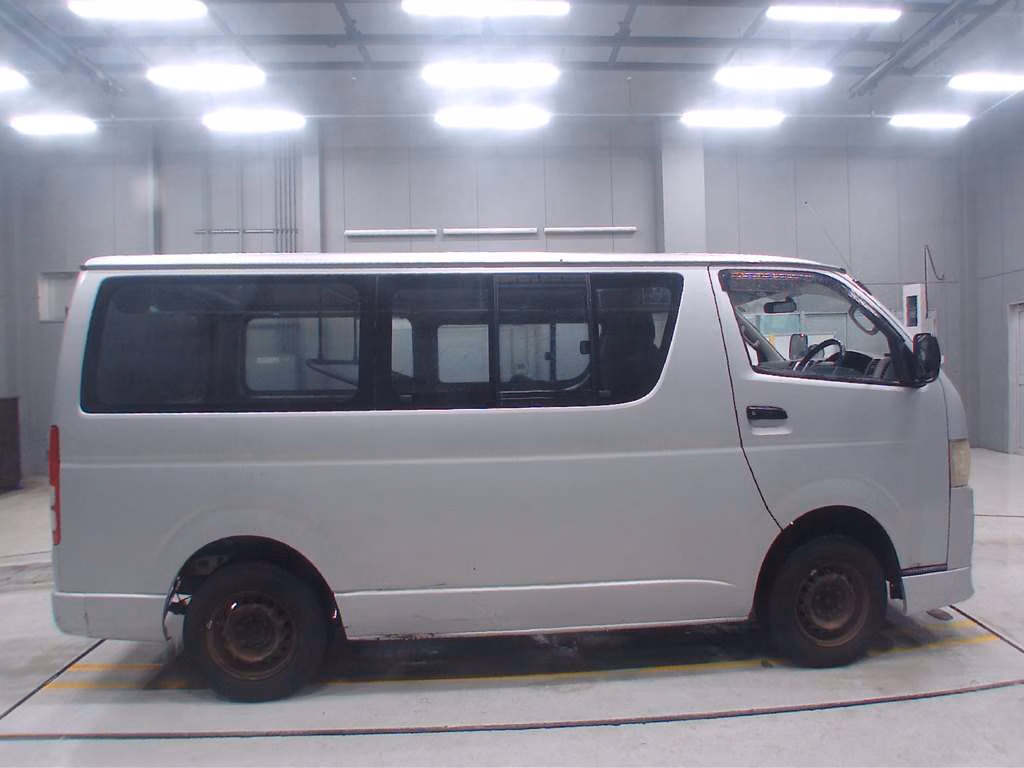 TOYOTA REGIUS ACE