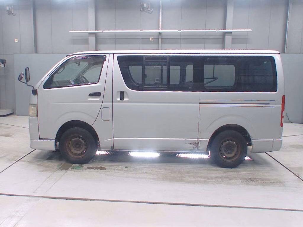 TOYOTA REGIUS ACE