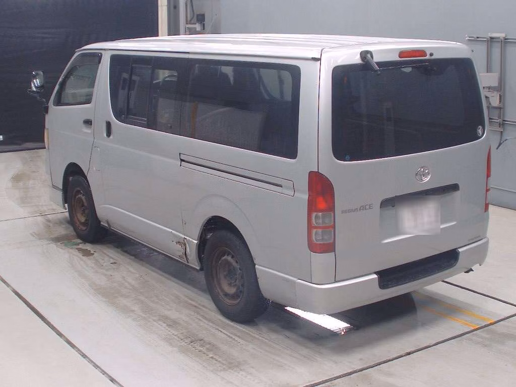 TOYOTA REGIUS ACE