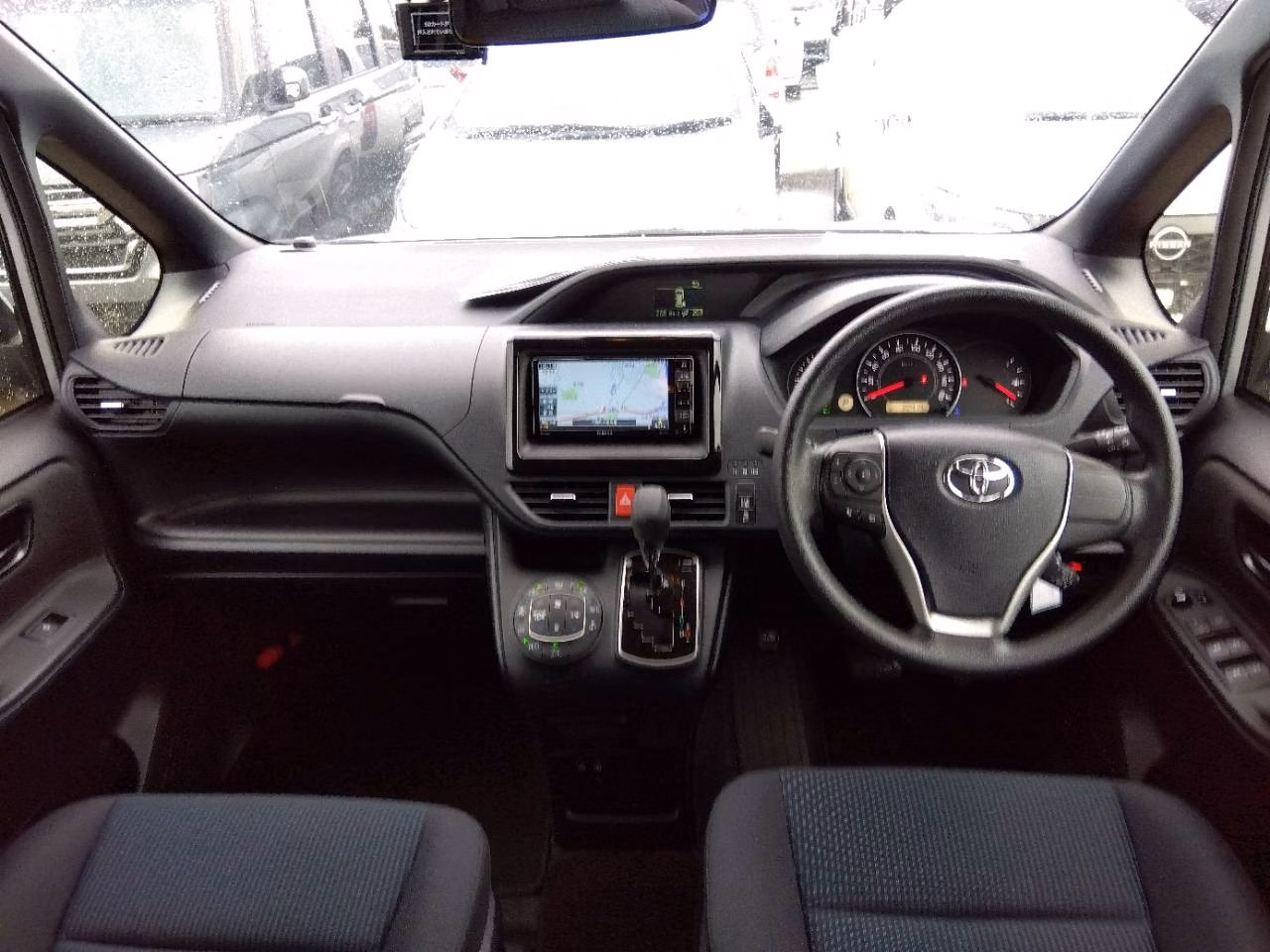TOYOTA VOXY