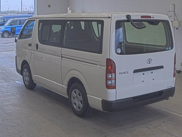 TOYOTA REGIUS ACE