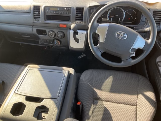 TOYOTA REGIUS ACE