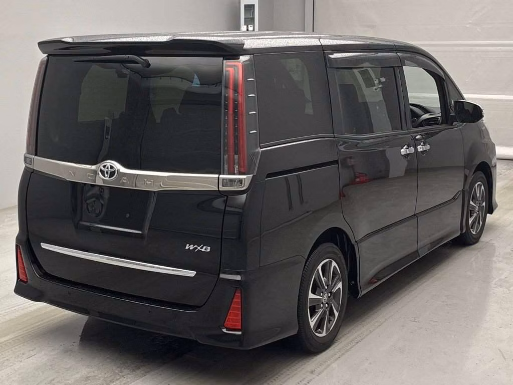 TOYOTA NOAH