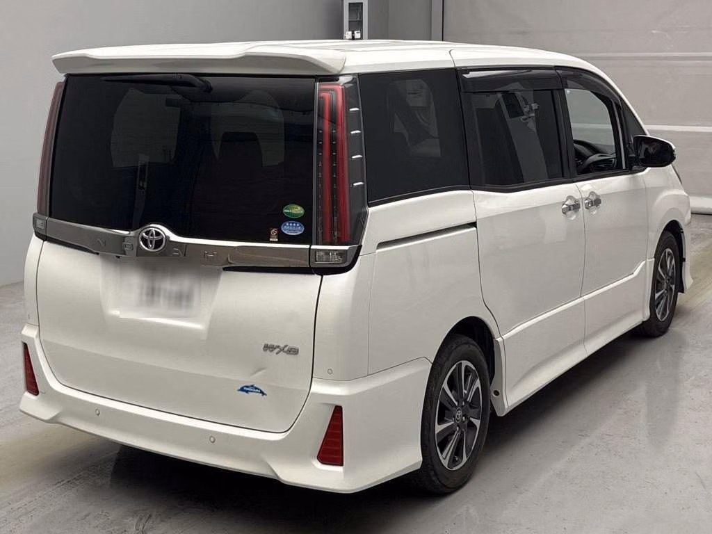 TOYOTA NOAH