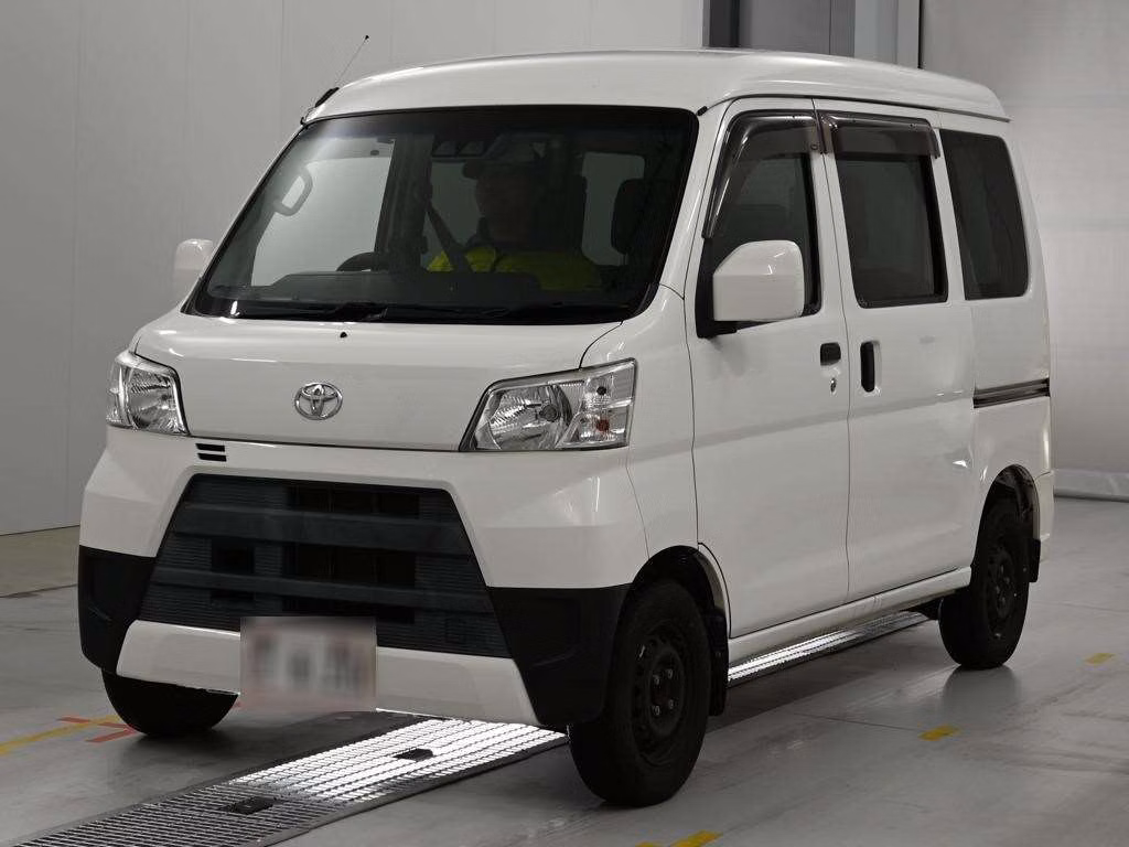 TOYOTA PIXIS VAN