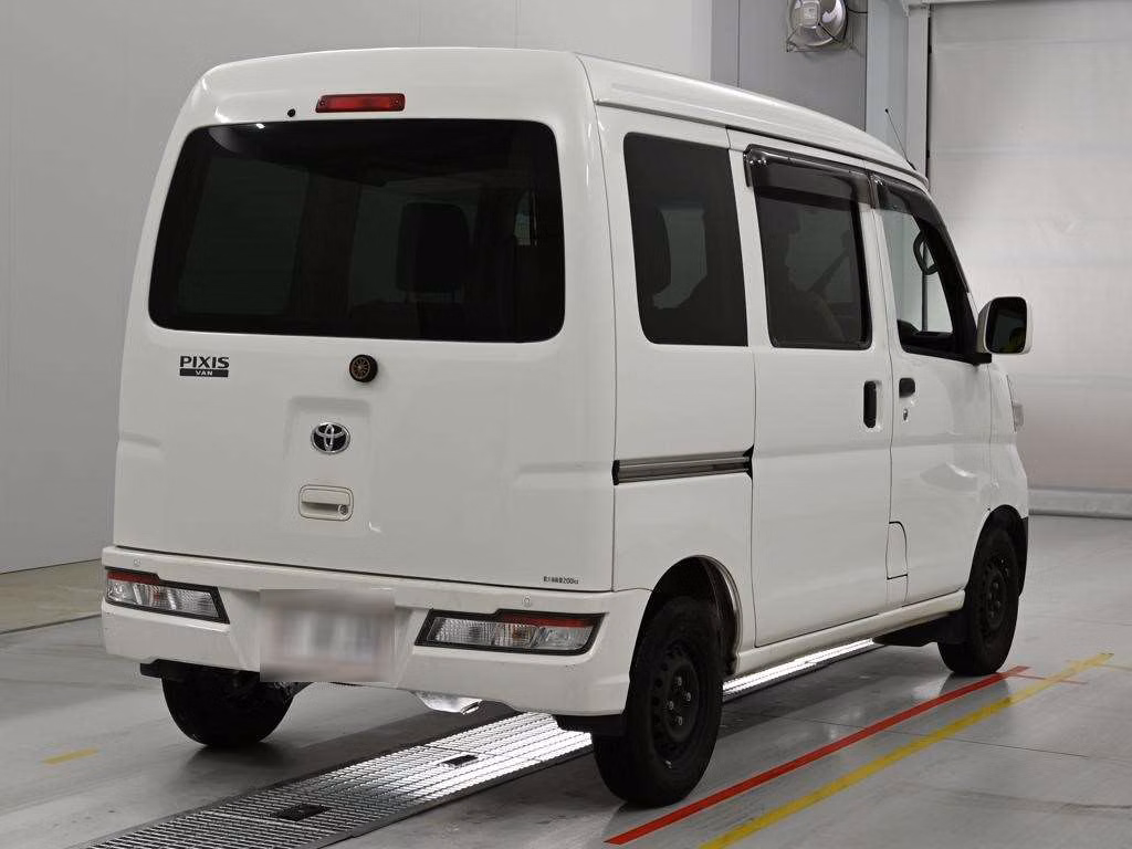 TOYOTA PIXIS VAN
