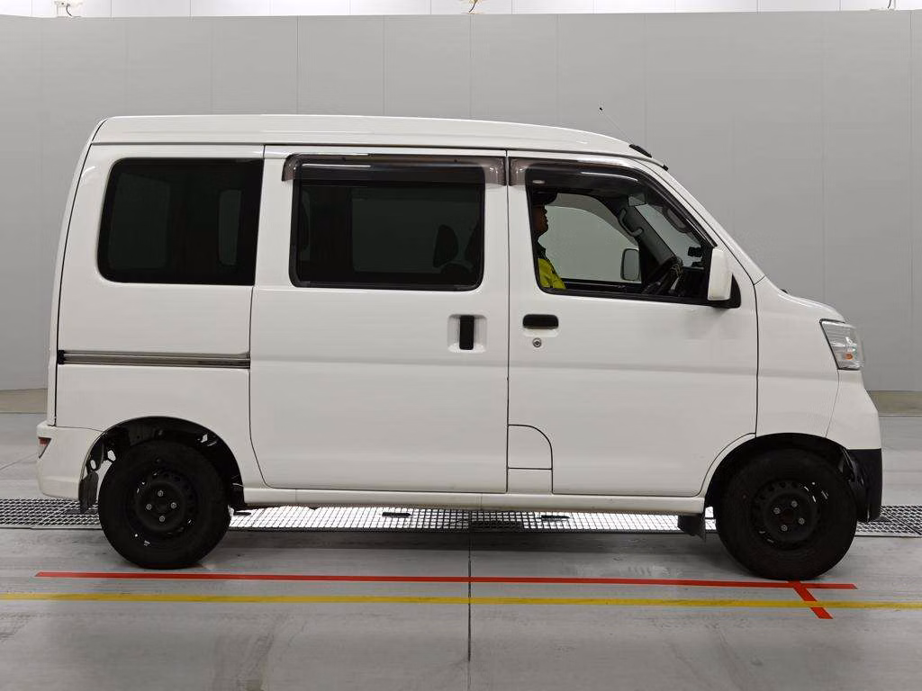 TOYOTA PIXIS VAN
