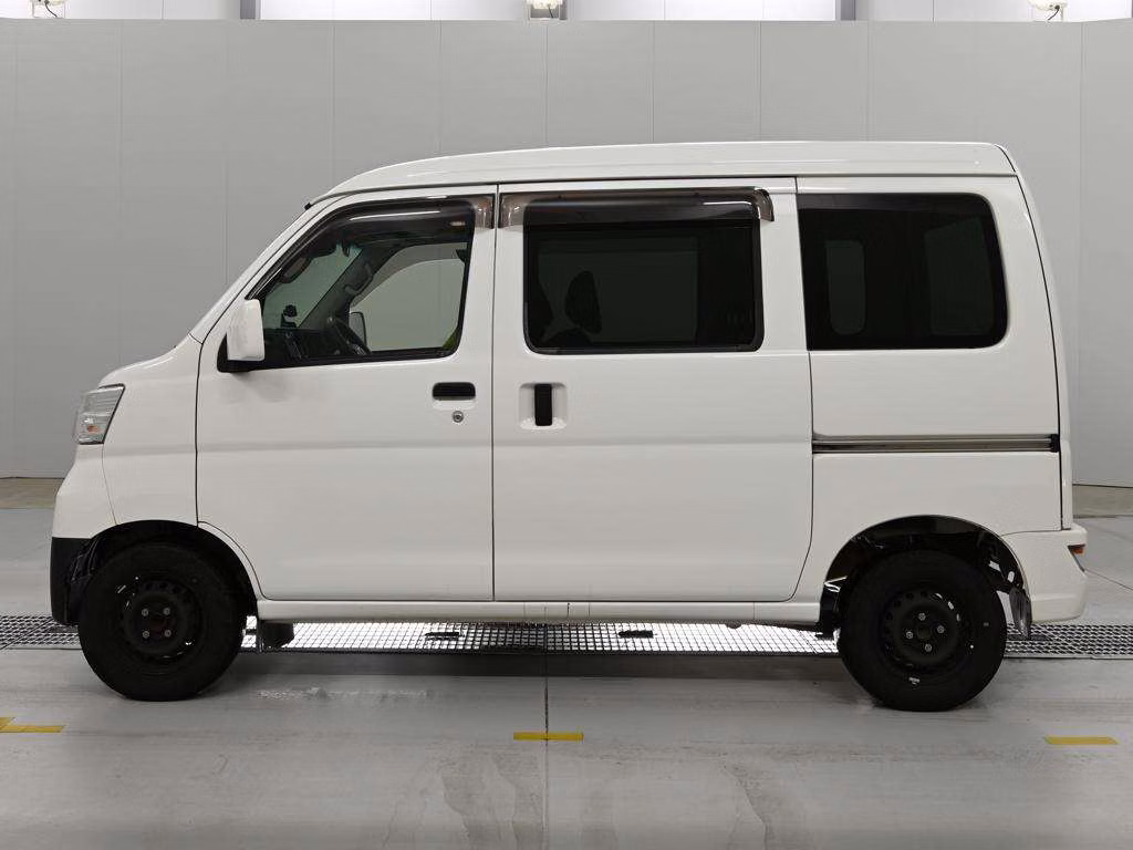 TOYOTA PIXIS VAN