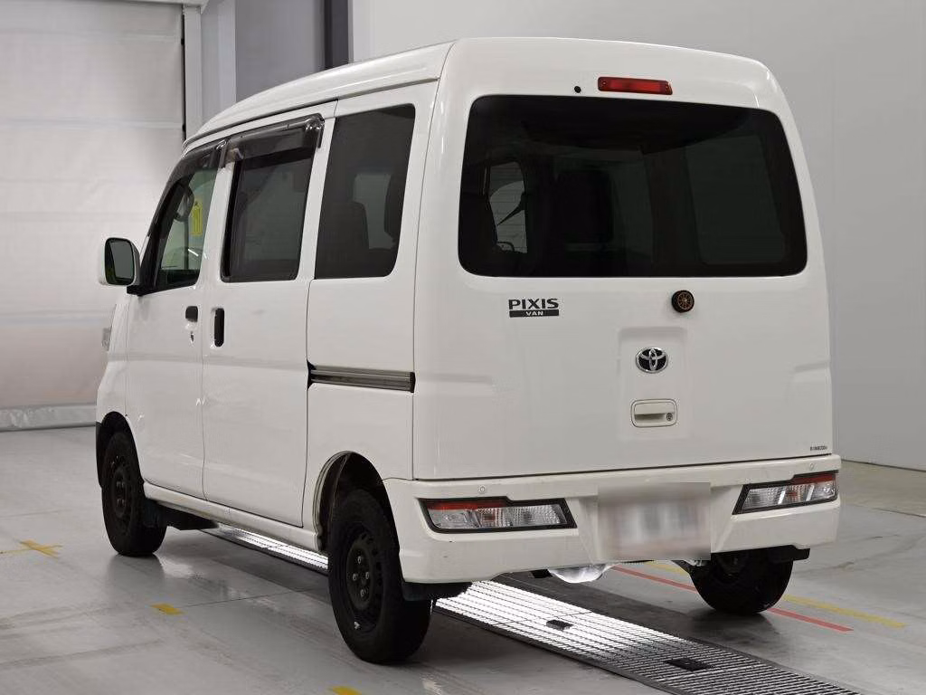 TOYOTA PIXIS VAN