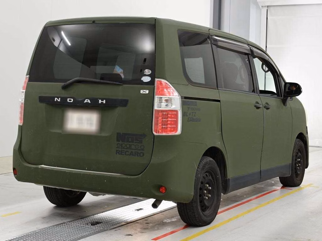 TOYOTA NOAH