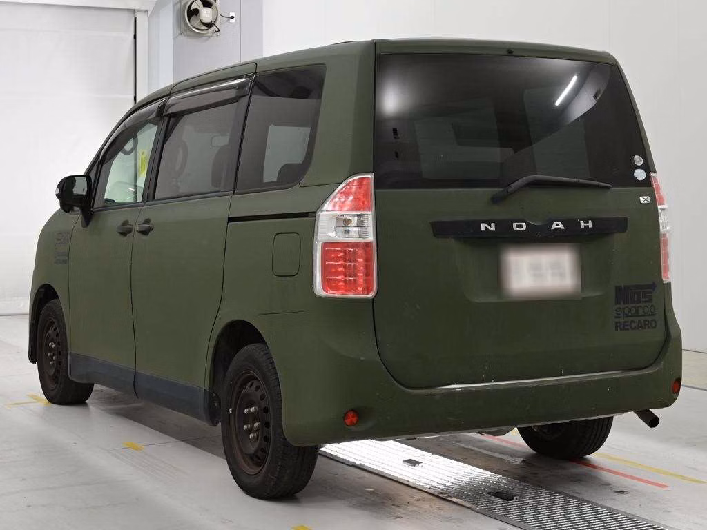 TOYOTA NOAH
