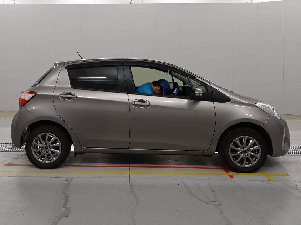 TOYOTA VITZ