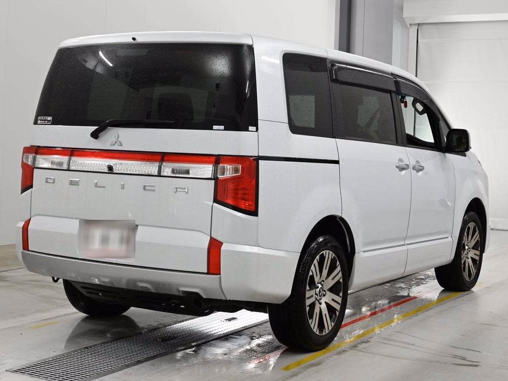 MITSUBISHI DELICA D:5