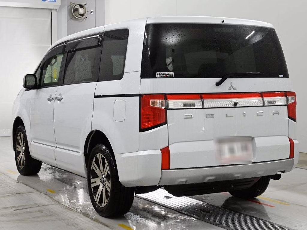 MITSUBISHI DELICA D:5