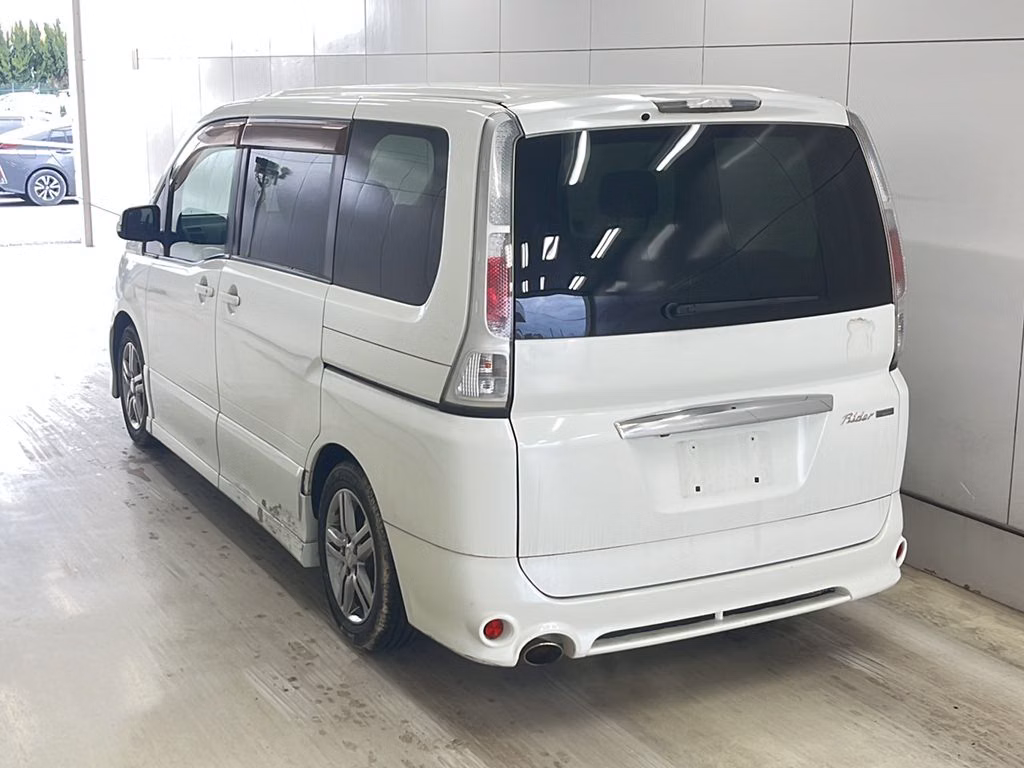 NISSAN SERENA