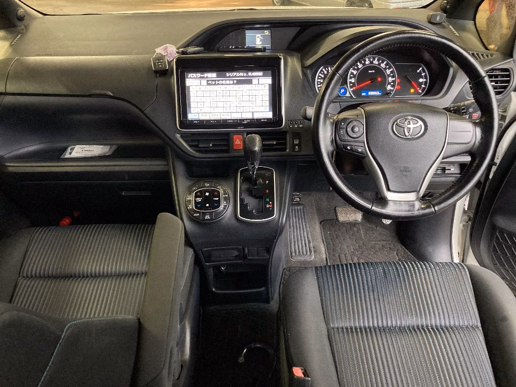 TOYOTA NOAH