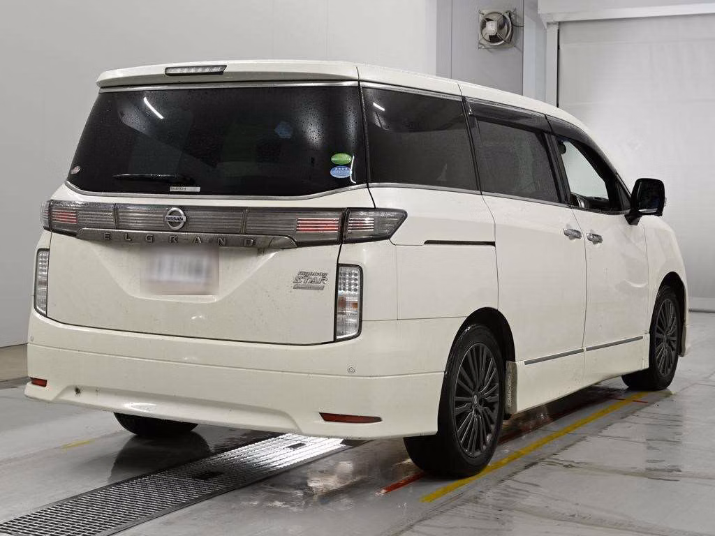 NISSAN ELGRAND