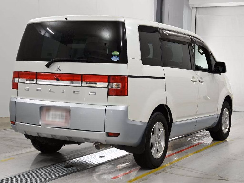 MITSUBISHI DELICA D:5