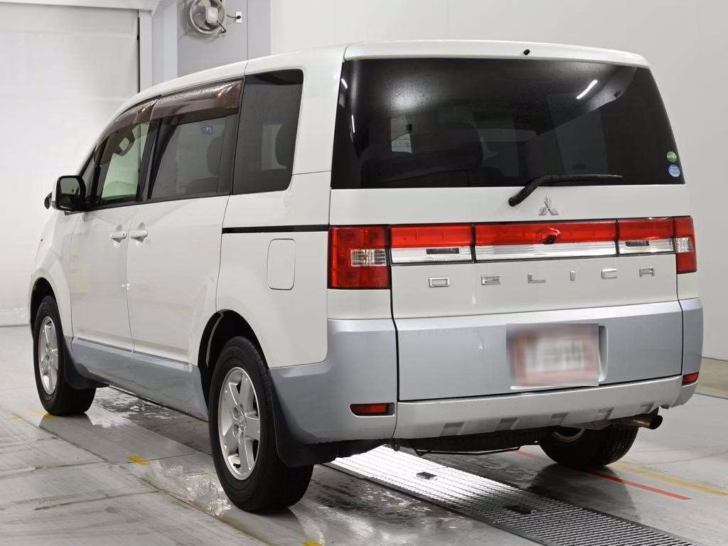 MITSUBISHI DELICA D:5