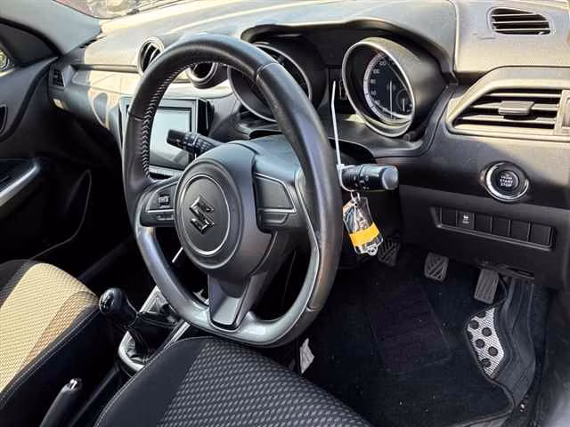 SUZUKI SWIFT