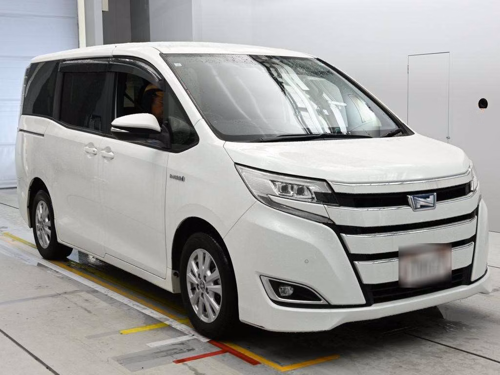 TOYOTA NOAH