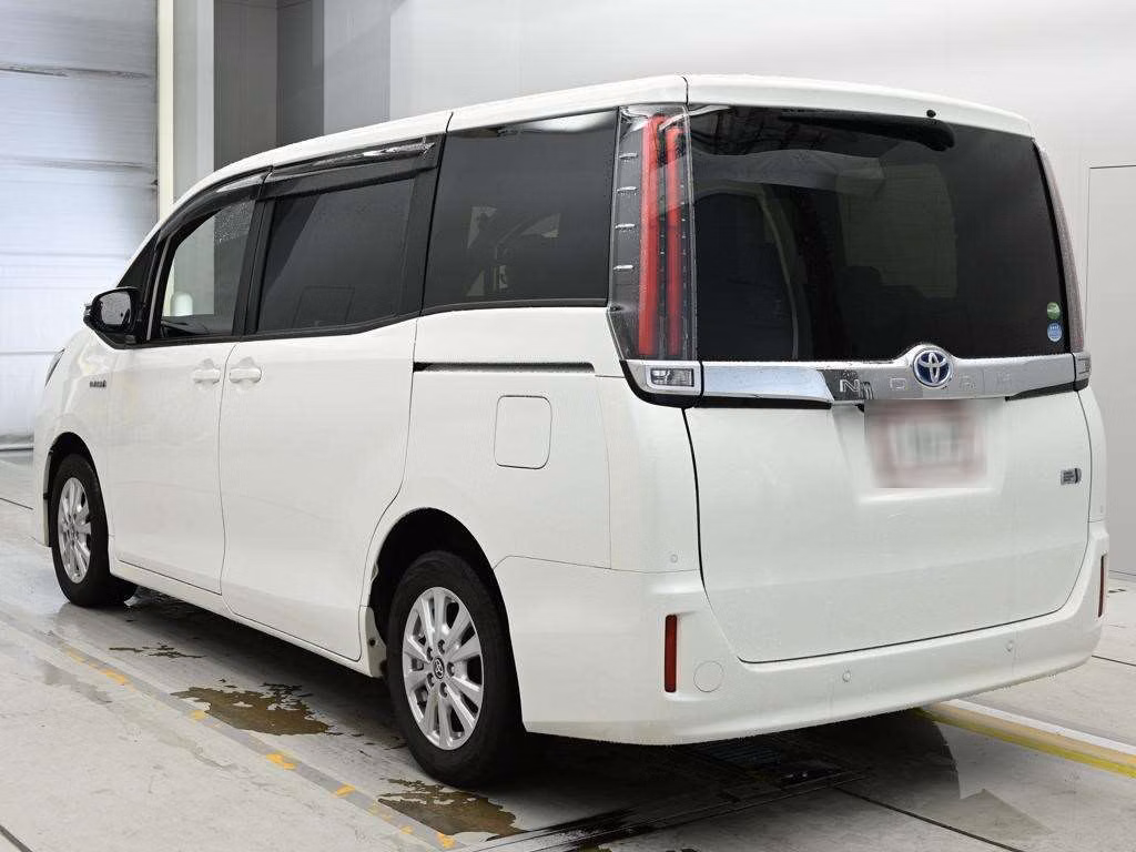 TOYOTA NOAH