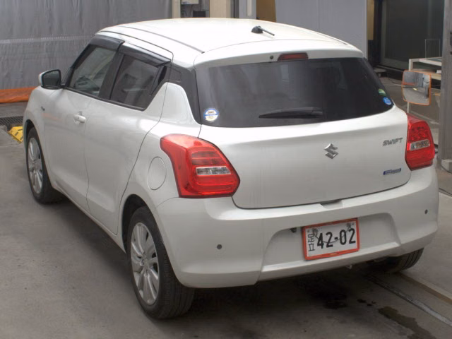SUZUKI SWIFT