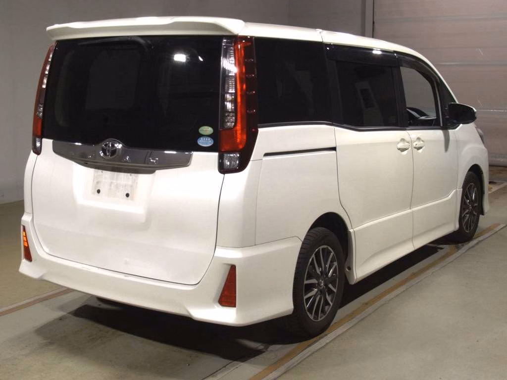 TOYOTA NOAH