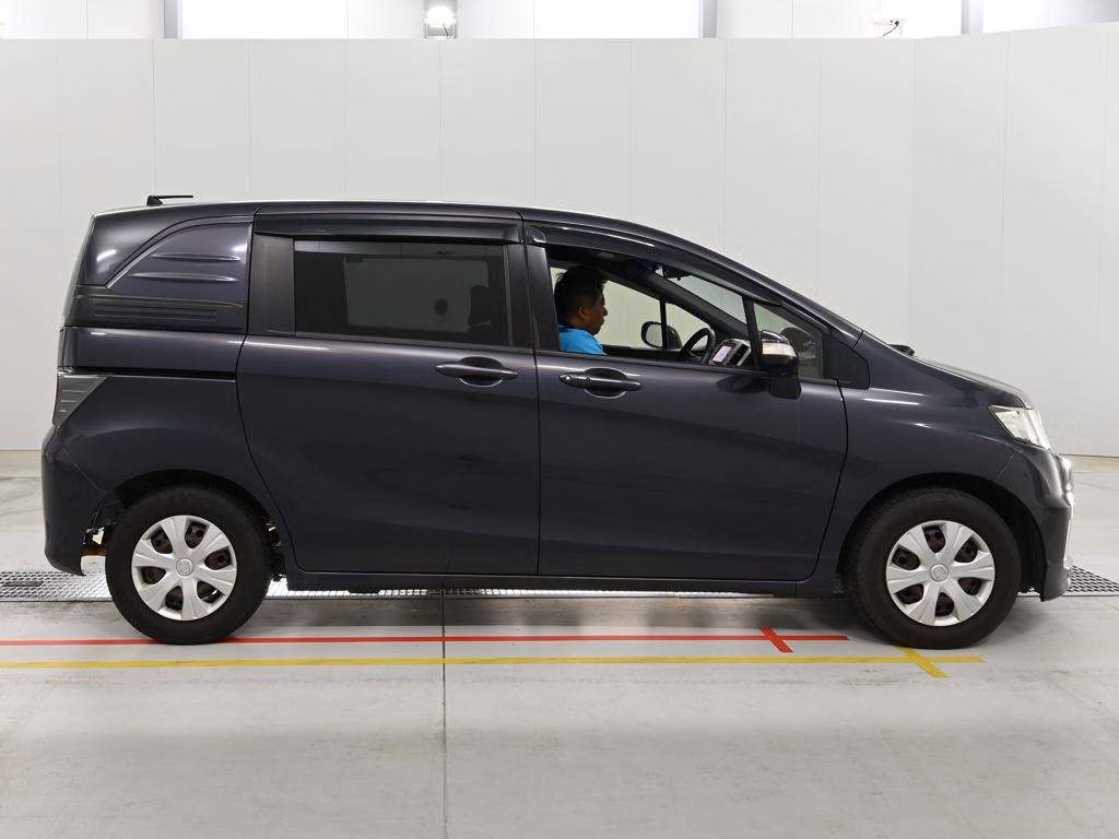 HONDA FREED SPIKE
