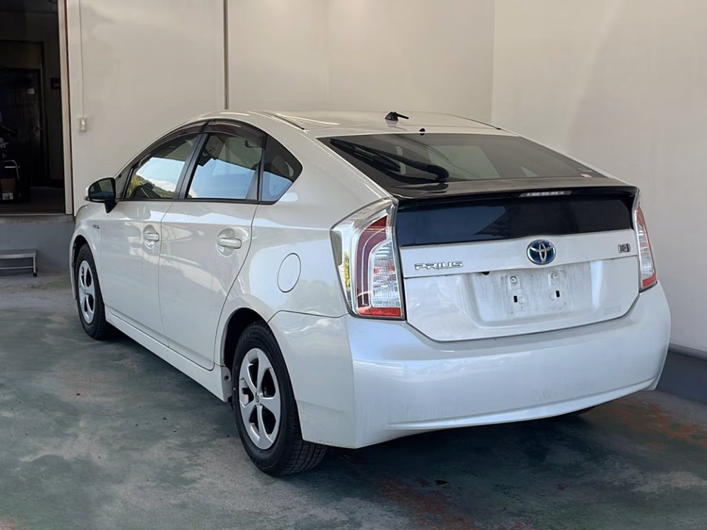 TOYOTA PRIUS