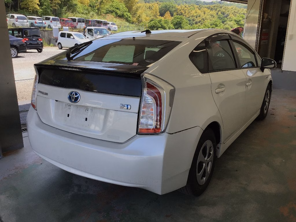TOYOTA PRIUS