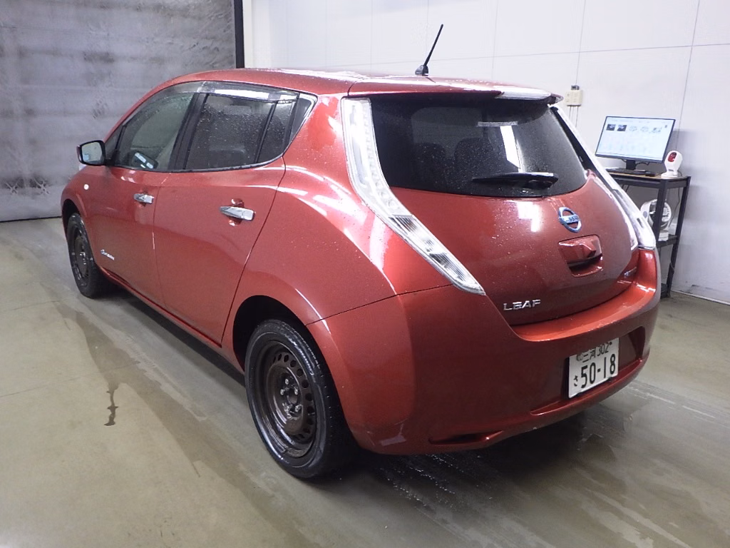 NISSAN LEAF