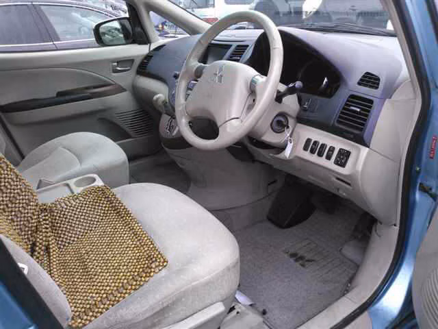 MITSUBISHI GRANDIS