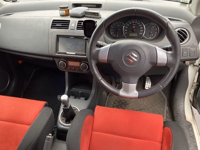 SUZUKI SWIFT