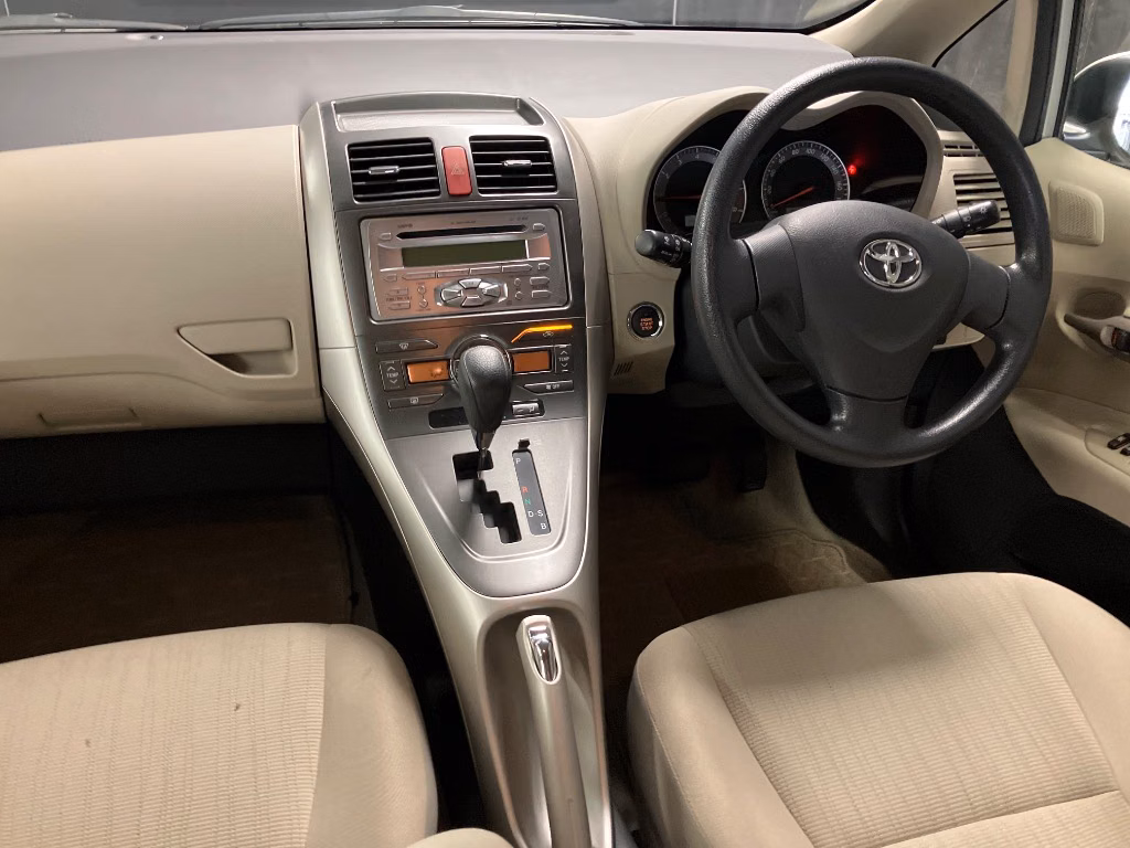TOYOTA AURIS