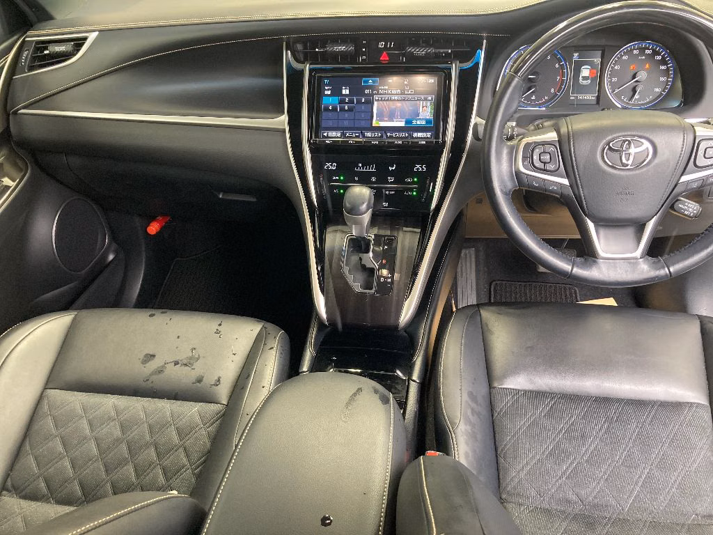 TOYOTA HARRIER
